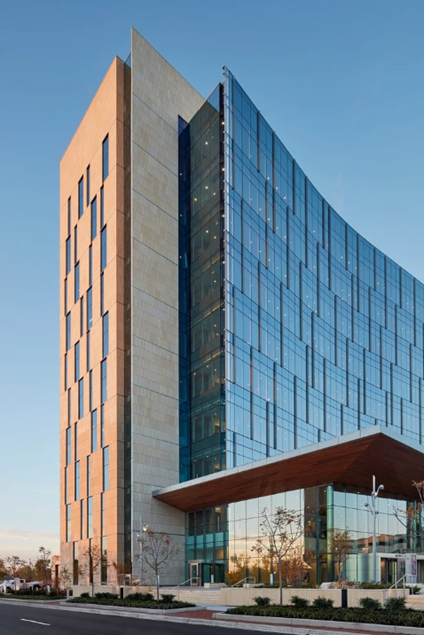 Full angle photo of Will County Courthouse exterior